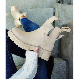 Hellbeige Damenstiefel auf der Plattform 1