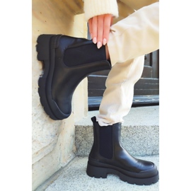 Schwarze Damenstiefel mit schwarzer Sohle 1