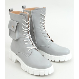 Arbeiter mit einer Handtasche von Maruna L. GREY grau 1