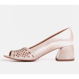 Marco Shoes Beige Pumps mit dekorativer Lochfront 1