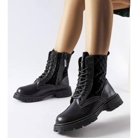 Schwarze Stiefel mit Jalbert-Steppung verziert 1