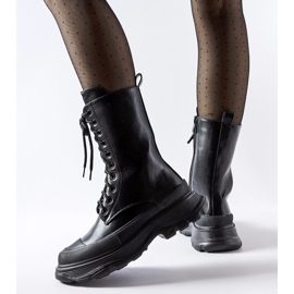 Schwarze Arbeiterschuhe mit dicker schwarzer Crosia-Sohle 1