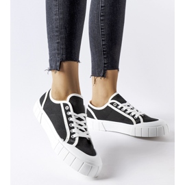 Schwarze Sneaker auf dickem Egidio-Plateau 1