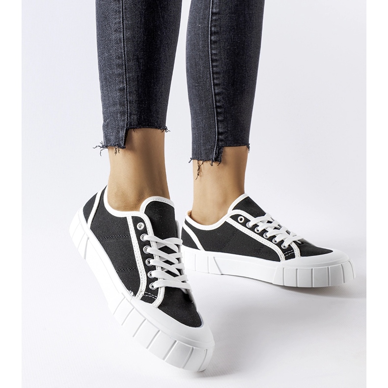 Schwarze Sneaker auf dickem Egidio-Plateau 1