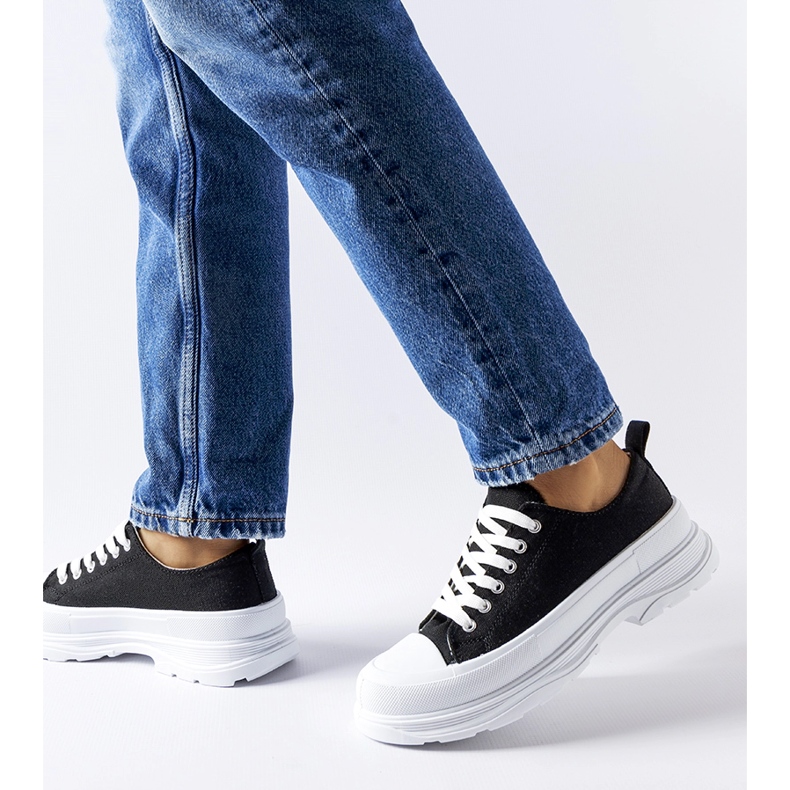 Schwarze Sneakers mit sportlicher Bettole-Sohle 2