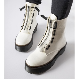 Inna Weiße Plateaustiefeletten mit Ascea-Prägung 1