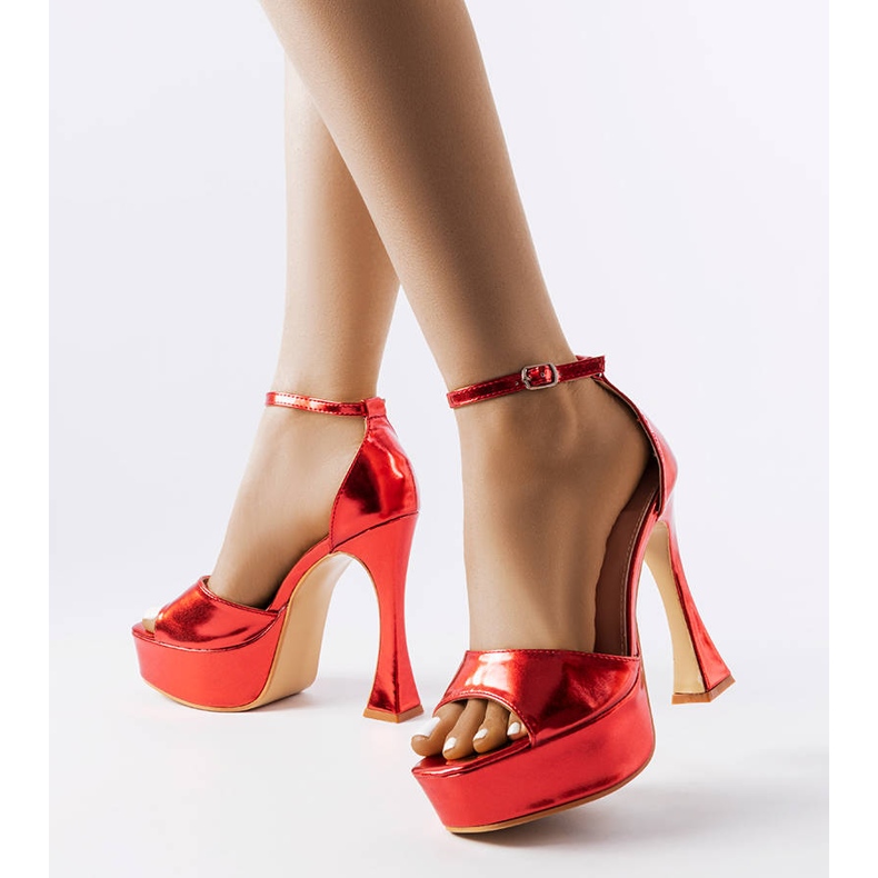 Hohe Sandalen aus rotem Lack aus Illinois 1