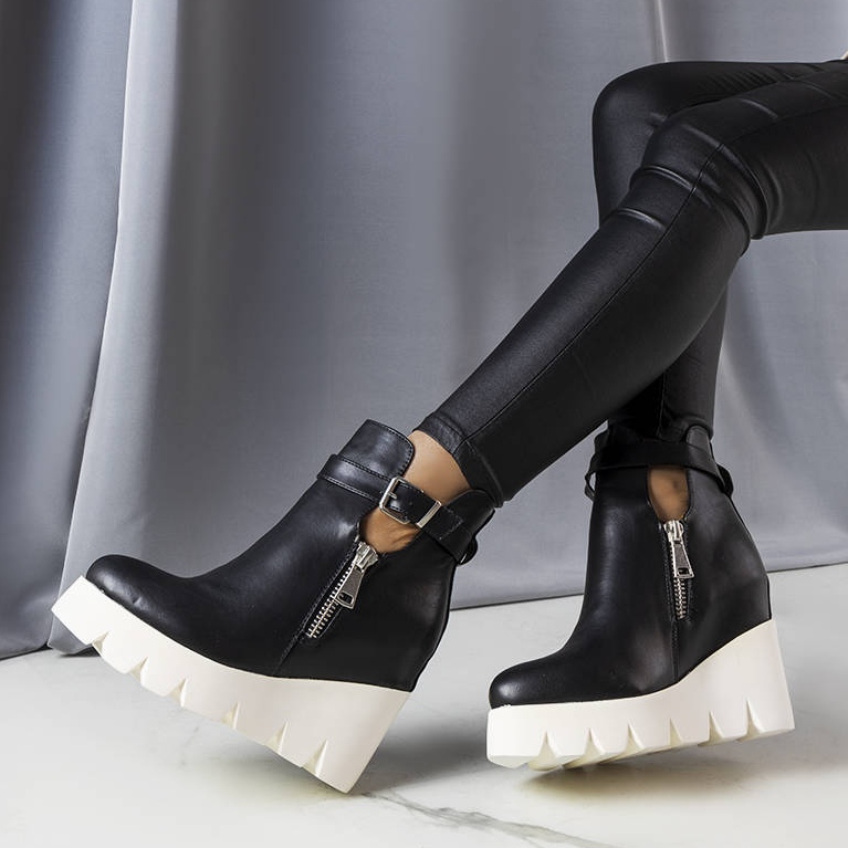 Schwarze Keilstiefel von Sherri 1