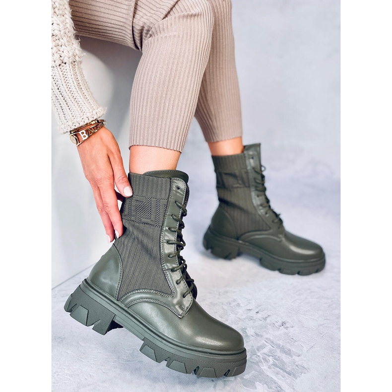 Arbeiter mit einem flexiblen Calling Green-Obermaterial grün 2