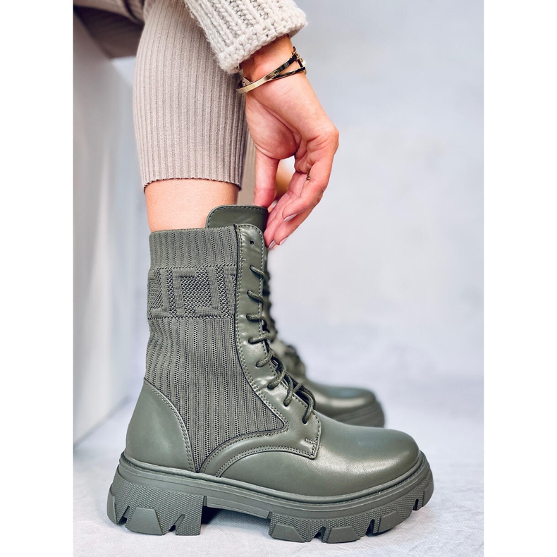 Arbeiter mit einem flexiblen Calling Green-Obermaterial grün 1