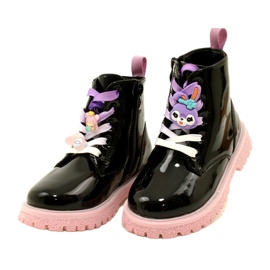 Lackierte Stiefel mit dekorativen Clips Miss 23DZ23-6582 schwarz 1