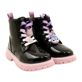 Lackierte Stiefel mit dekorativen Clips Miss 23DZ23-6582 schwarz 6