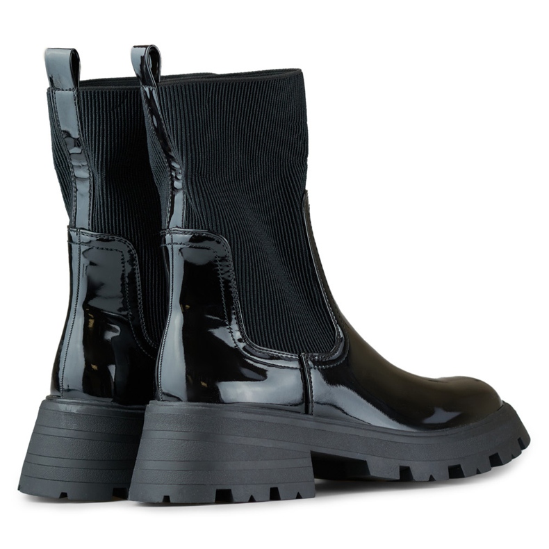 Schwarze Lackarbeiterschuhe mit flexiblem Obermaterial 1