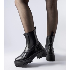 Schwarze, massiv isolierte Carruba-Arbeiter 1