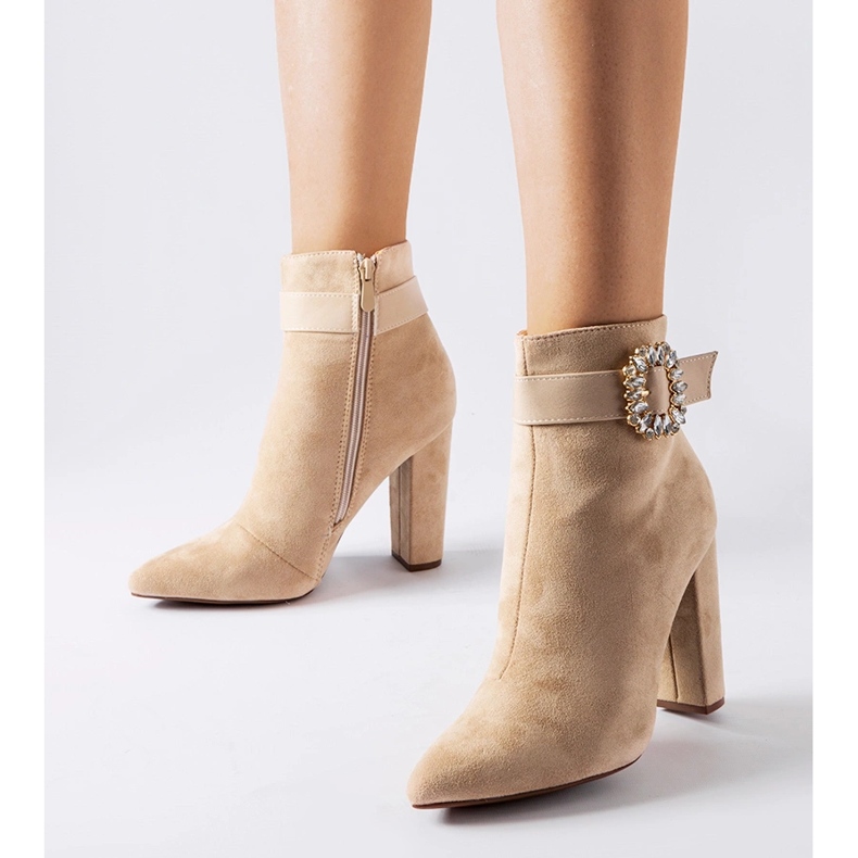 Beige Stiefeletten mit Papanice-Strasssteinen 1