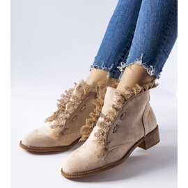 Beige Stiefeletten mit Strasssteinen und Spitze von Belviglieri 1