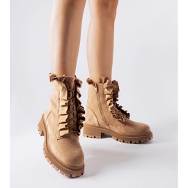 Beige Stiefeletten mit Rüschen, Öko-Wildleder Sterpito 1