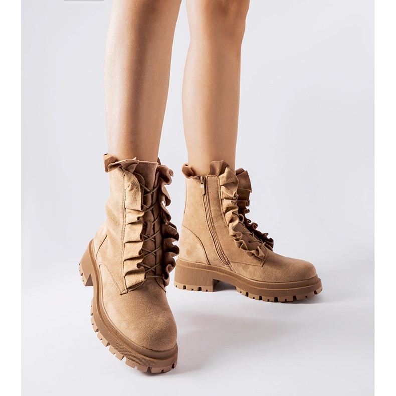 Beige Stiefeletten mit Rüschen, Öko-Wildleder Sterpito 1