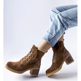 Braune Graziella-Stiefeletten aus Öko-Wildleder 1