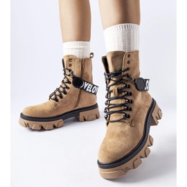 Beigefarbene Stiefeletten mit dekorativem abnehmbarem Riemen 2