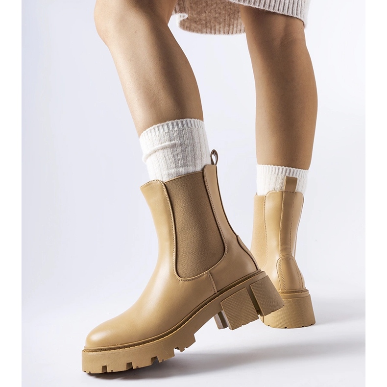 Beige isolierte klassische Slip-On-Stiefeletten von Laives 1