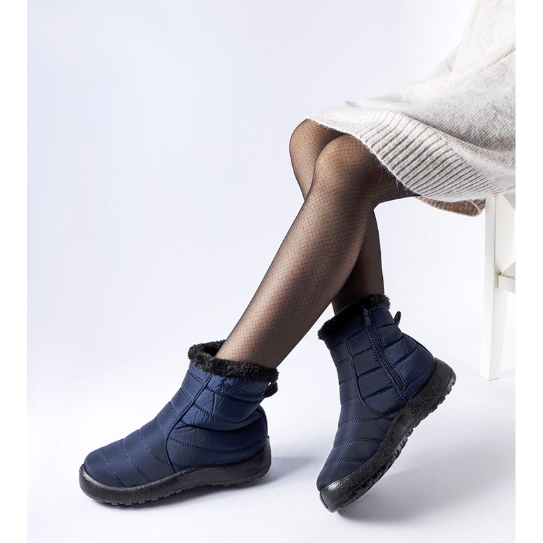 Marineblaue isolierte Schneestiefel von Valparaiso 1