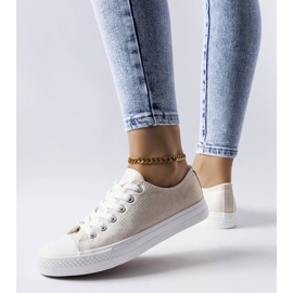 Vignette weiße glänzende Turnschuhe beige 1