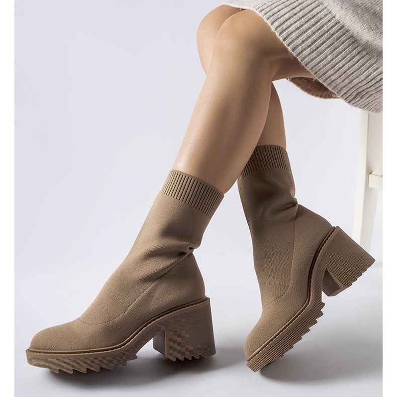 Dunkelbeige Stiefeletten mit flexiblem Obermaterial von Cadiz 2