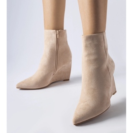 Beige spitze Keilstiefel von Aprutino 1