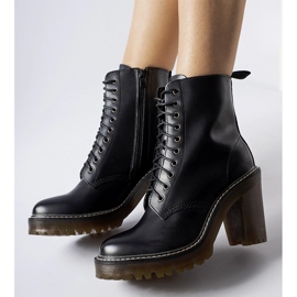 Schwarze Schnürstiefeletten von Ezio 1