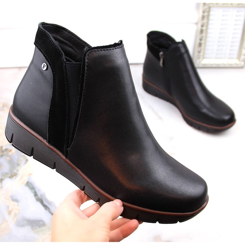 Schwarze isolierte Damen-Keilstiefel aus Leder Filippo DBT4781 1