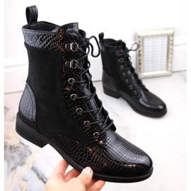 Damenstiefel mit flachem Absatz, isoliert, schwarz Filippo DBT4823 1