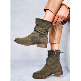 Theda Grüne flache Stiefel aus Wildleder 3