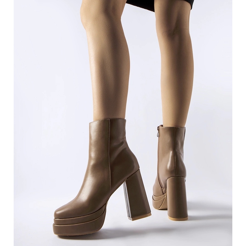 Braune Stiefeletten mit hohen Absätzen von Ashwood 1