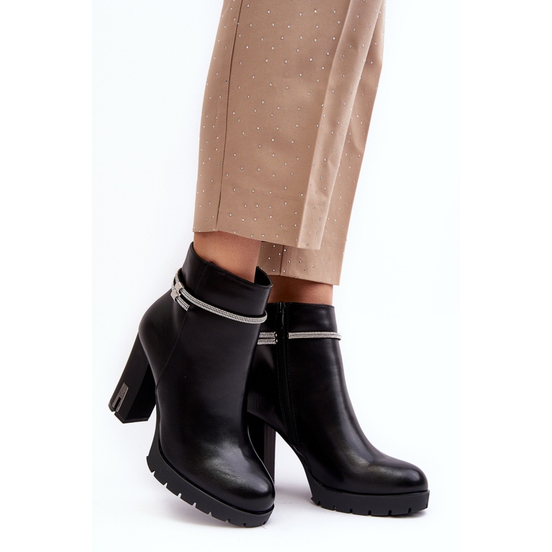 Damen-Stiefeletten mit Verzierung, Schwarz Carolla 2