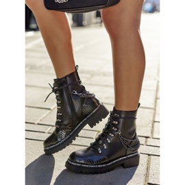 S.Barski Isolierte Arbeiter mit Ketten, schwarz 1