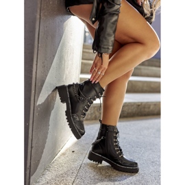 S.Barski Isolierte Arbeiter mit Ketten, schwarz 3