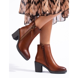 SHELOVET Braune Damenstiefel am Pfosten 1