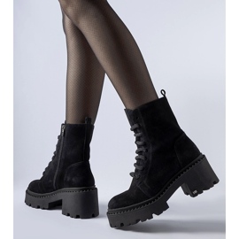 Schwarze isolierte Stiefel mit Karino-Stütze 2