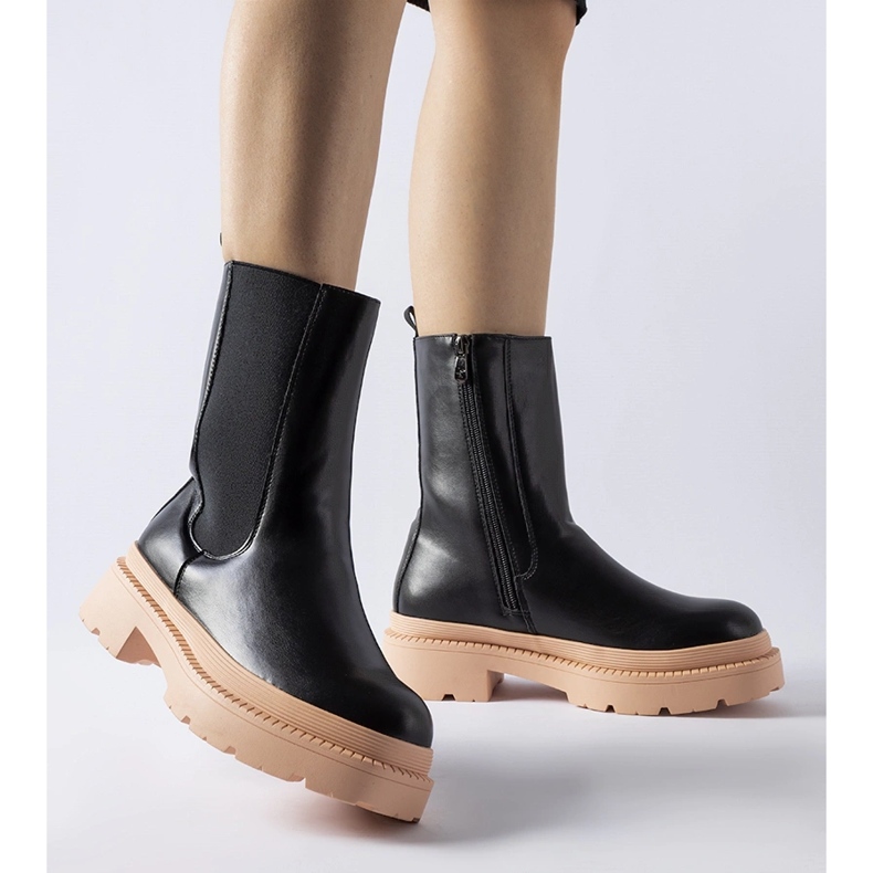 Schwarze Stiefeletten mit hellrosa Garden-Sohle 1