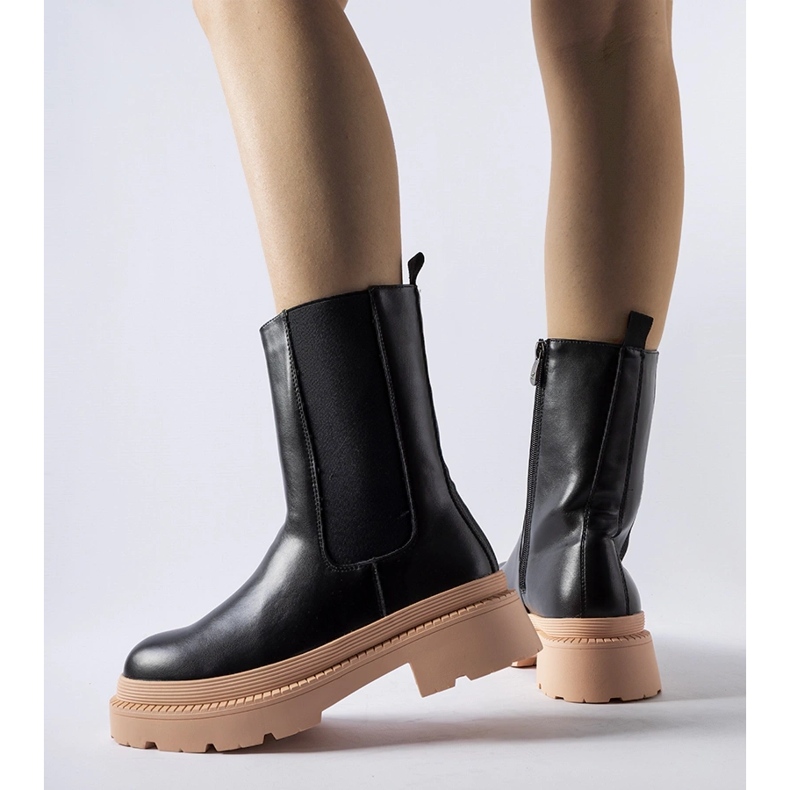 Schwarze Stiefeletten mit hellrosa Garden-Sohle 2