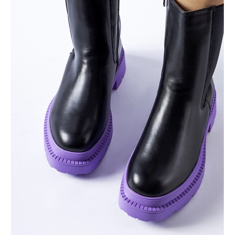 Schwarze Stiefeletten mit lila Garden-Sohle 1