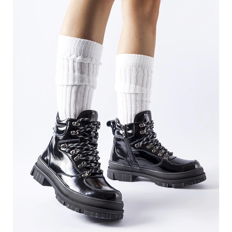 Schwarze Lackstiefeletten von Richards 1