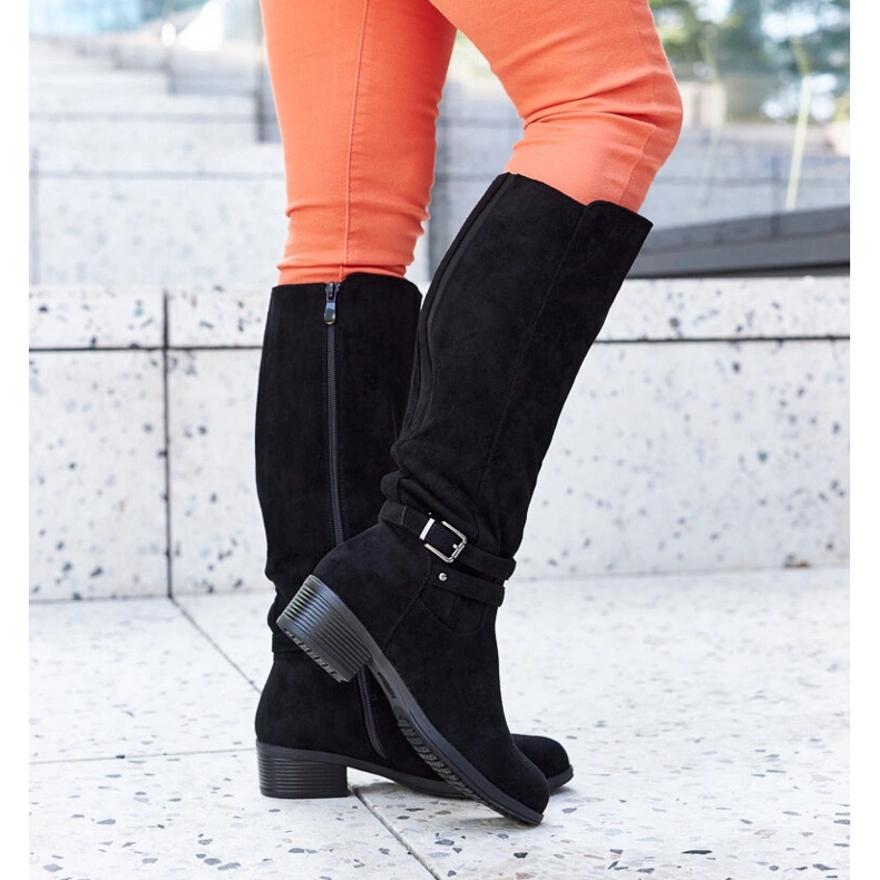 Schwarze isolierte Öko-Wildlederstiefel von Aldisio 1