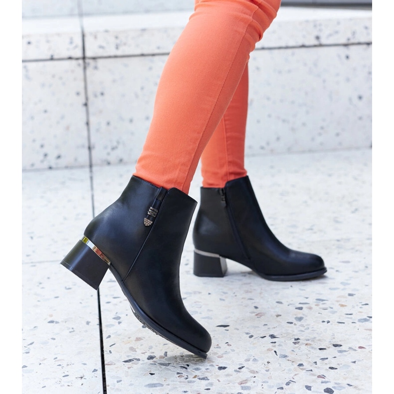 Schwarze elegante Stiefel mit Bocconi-Strasssteinen 1