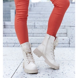 Beige Stiefeletten mit Zierperlen Accadia 1