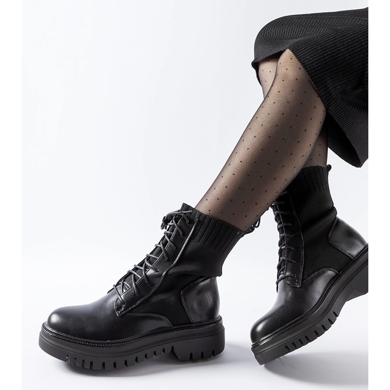 Schwarze, massive Sockenarbeiter von Perticara 1