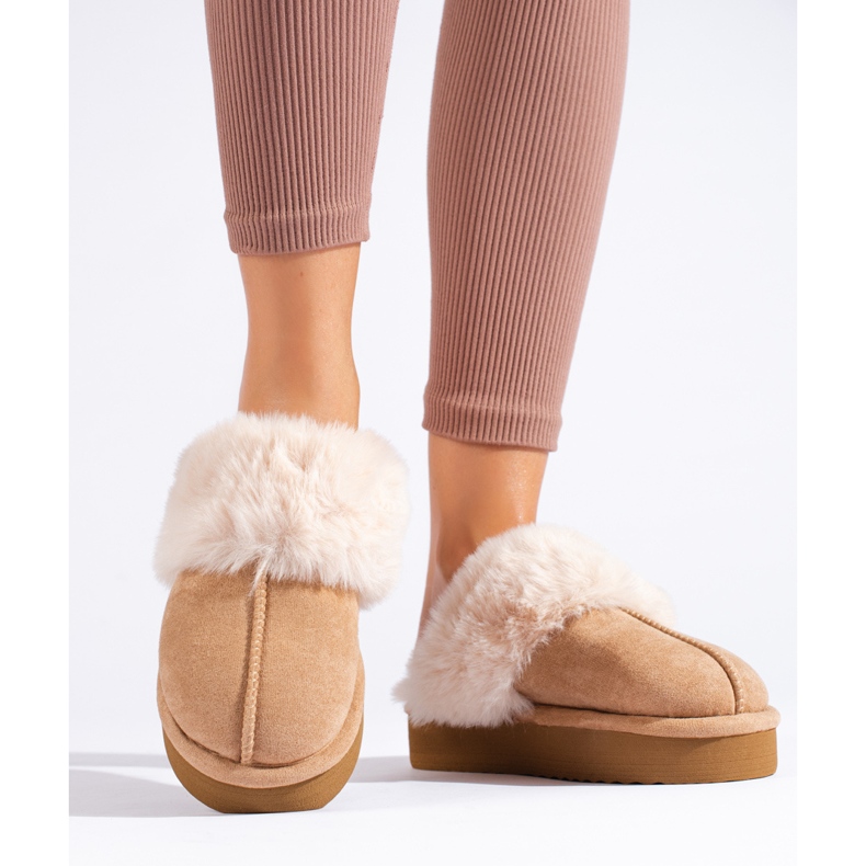 Flauschige, beige Stofftiere auf der Shelovet-Plattform 1