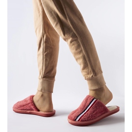 Dunkelrosa Hausschuhe 1