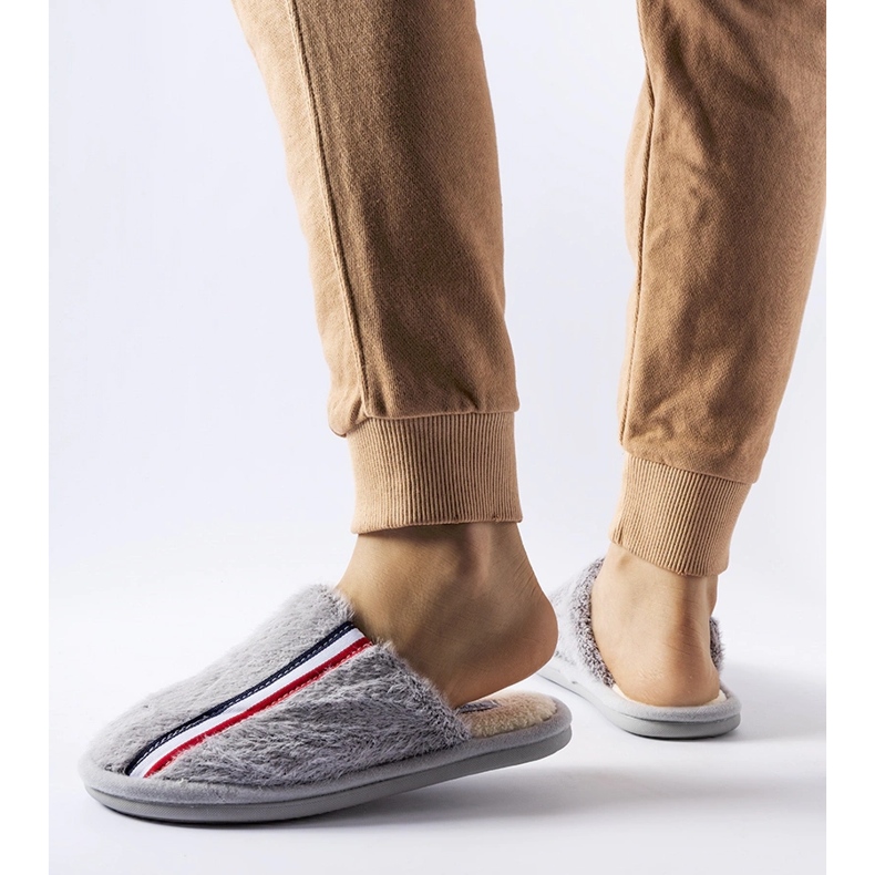 Graue Hausschuhe 1